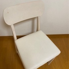 ホワイトクッションチェア