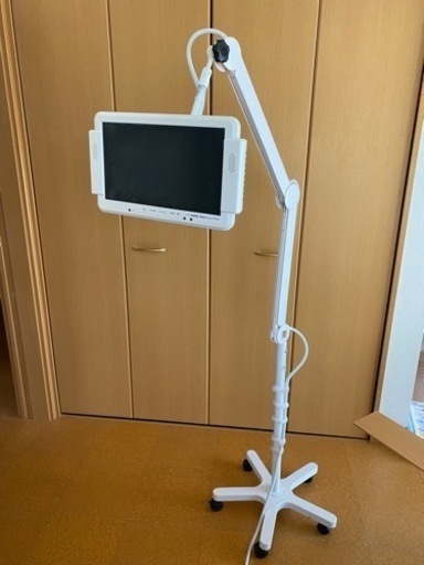 ベッドでもみられる介護テレビ