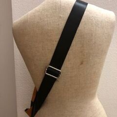  TCN LIBERO レザー ボディバッグ ショルダーの画像