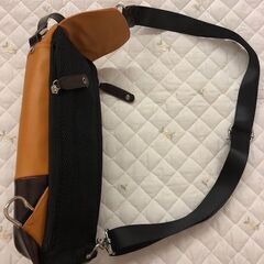  TCN LIBERO レザー ボディバッグ ショルダーの画像