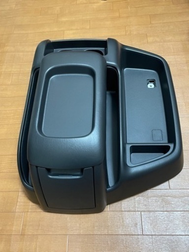 【新品】ハイエースワイド純正コンソールボックス