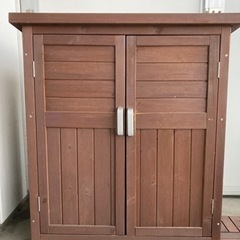 屋外物置　収納庫　ウッド