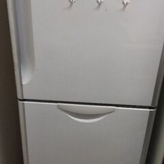 冷蔵庫。基本、引き取り早い順で。８月24日迄