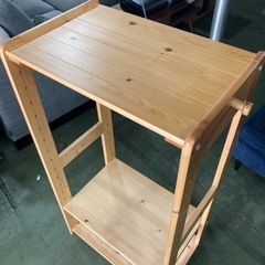 ● 子供部屋用ハンガーラック、木製家具の画像