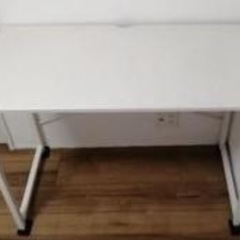 【仕事用/勉強机】ニトリ　デスク　ホワイトの画像