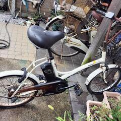 【要修理】Panasonic電動機付き自転車コンパクトタイプ白色JUNK【重要】付随事項を内容文に書きました。必ずお読み下さい。2022年8月18日の投稿後、相当数なお問い合わせを頂戴しております。の画像