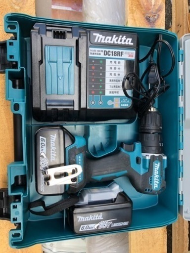 マキタ　充電式振動ドライバドリル＋充電式ランタン付ラジオ