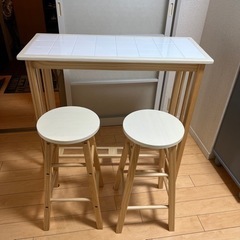 カントリー調　カウンターテーブル　丸イス2脚付き