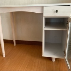 ニトリ　PCデスク　ホワイト