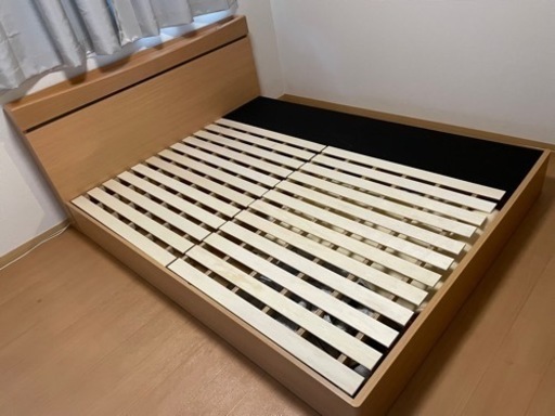 取引中【美品】クイーンベッドフレーム 8ヶ月のみ使用定価14.8万円（楽天にて）