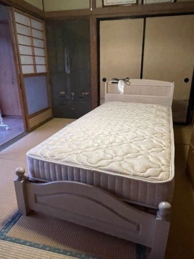 早い者勝ち！シングルベッド！説明読んでください！