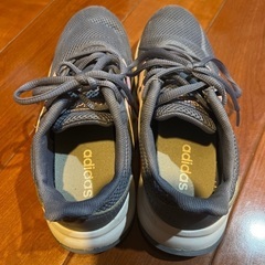 adidas スニーカー21.5センチの画像