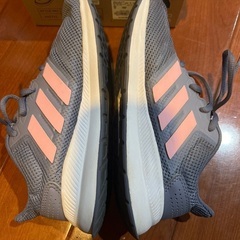 adidas スニーカー21.5センチの画像