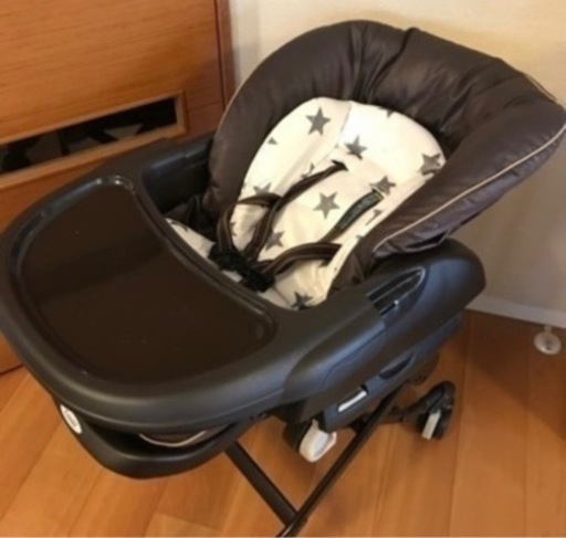 【お譲り先決まりました】コンビ　ネムリラ　オートスウィング　ハイローチェアー