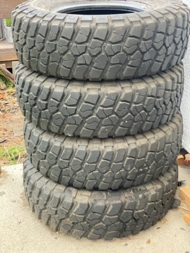 BF Goodrich Mud-Terrain T/A 265/75R16