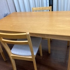 ダイニングテーブル&チェアの画像