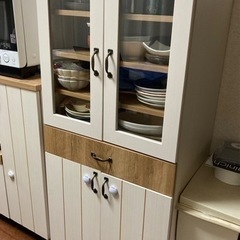 食器棚の画像