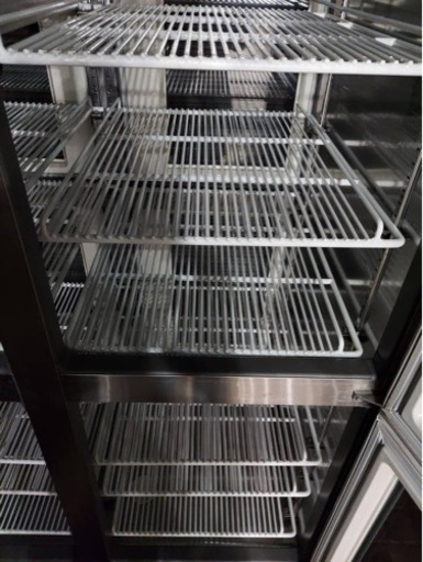 福島工業　業務用冷蔵庫　リーチインショーケース　両面から出し入れ可能