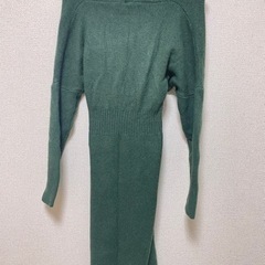 ニットワンピース　緑色の画像