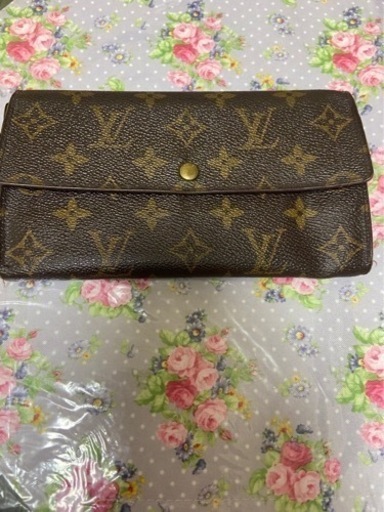 VUITTONの折り財布です
