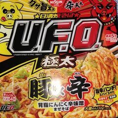 日清焼そばU.F.O.大盛 豚×辛 背脂にんにく辛味噌まぜそば