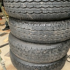 ハイエースのタイヤのみの画像