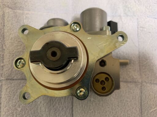 ミニクーパーS　高圧燃料ポンプ　V 7 588 879 80 11 C