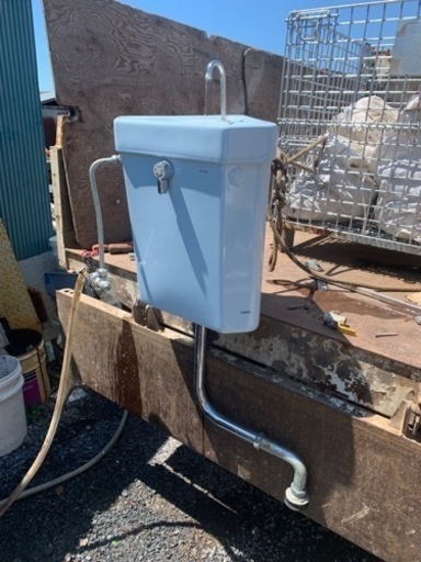 水洗トイレコーナータンク　和式用　三角タンク