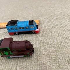 トミカのトーマスとチョコレートパーシーの画像