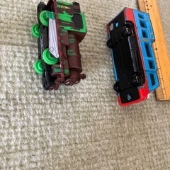 トミカのトーマスとチョコレートパーシーの画像