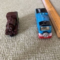 トミカのトーマスとチョコレートパーシーの画像