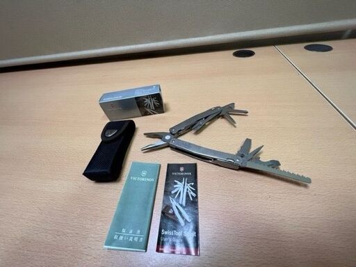 美品！VICTORINOX ビクトリノックス swiss spirit 折りたたみ 万能ナイフ 3.0227.N ケース付！4.0822.N キャンプ アウトドア USED品現状にて 引取歓迎！