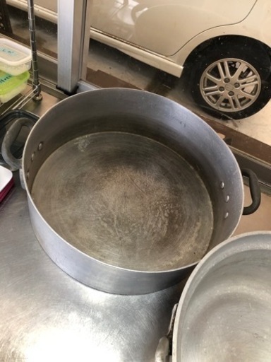 大きい両手なべ　3種　それぞれ1000円