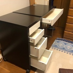 IKEAの 学習机とサイド引出しと椅子　座面少し汚れてます