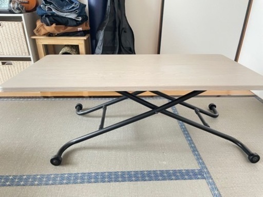 美品です。キャスター付き、高さ調節可能机、テーブル