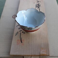 九谷焼茶碗・新品保管品（専用木箱入り5個組）の画像