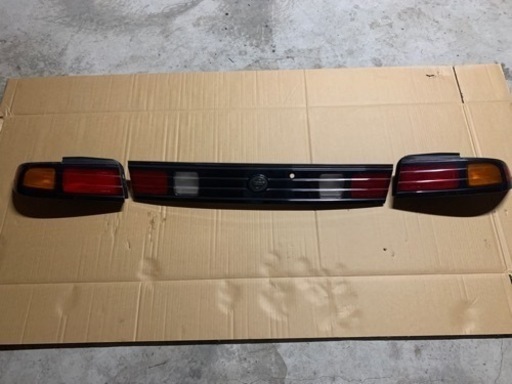 [売約済][中古]日産純正　S14シルビア後期　リアガーニッシュ&テールライトレンズ