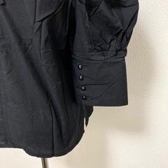 【新品】パフスリーブ　ブラウスの画像
