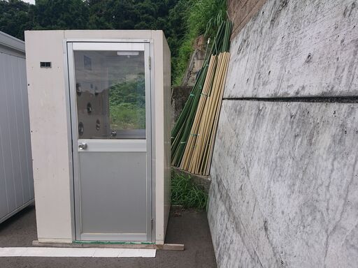 0.8m2のプレハブ小屋を売却します。