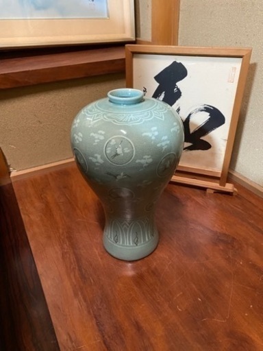 磁器の壺