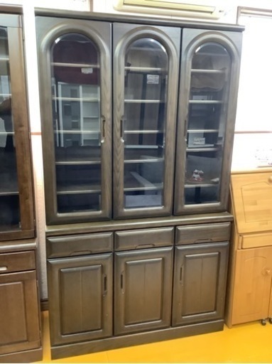 【リサイクルサービス八光　田上店　配達・設置OK】3枚ガラス扉　大型食器棚