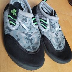 【ほぼ新品】子供用アクアシューズの画像
