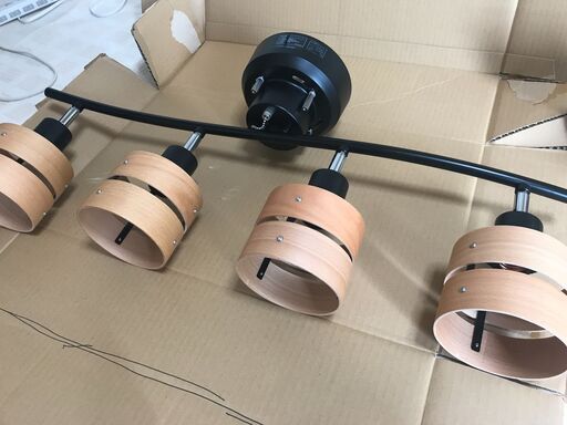 シーリングライト　４灯　電球付き　中古　DIYパーツどりにも便利です