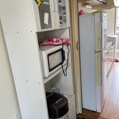 冷蔵庫と食器棚