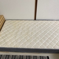 ベッドフレーム+マットレスの画像