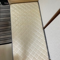 ベッドフレーム+マットレスの画像