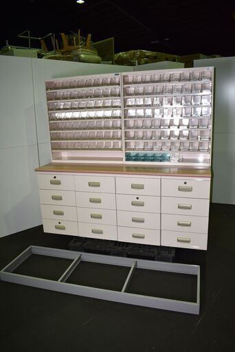 【ヤ取終了9/16】≪y358≫『直接引取 限定』良品 タカゾノ SOLNO ホスピタル/メディカル キャビネット 調剤棚/机 鍵付 カルテ/書類 薬局/病院 40813-08