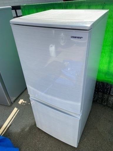 お薦め品‼️激安‼️どっちもつけかえドア シャープ2ドア冷蔵庫137L 2019年