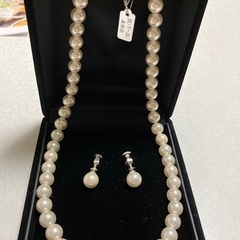 貝パール　ネックレスとイヤリングのセット　未使用箱付きの画像