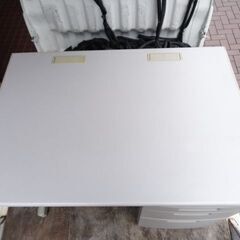 【お買い上げありがとうございました】事務机　スチール机　机　サイズ約天板面100×70高さ71cm　sp1の画像